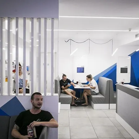 Hostel Ostelzzz Milánó