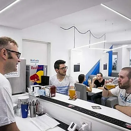 Hostel Ostelzzz Milan