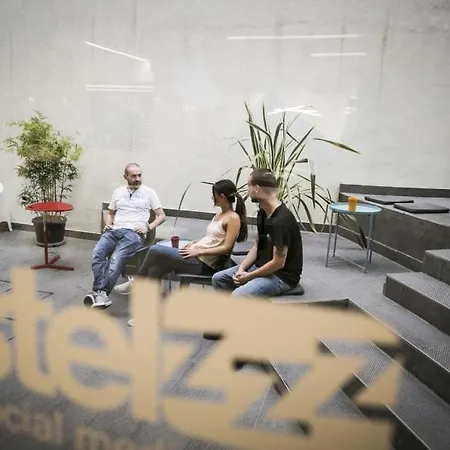 Ostelzzz Hostel Milánó