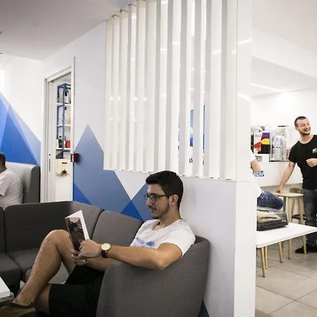 Hostel Ostelzzz