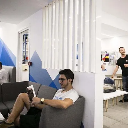 Hostel Ostelzzz