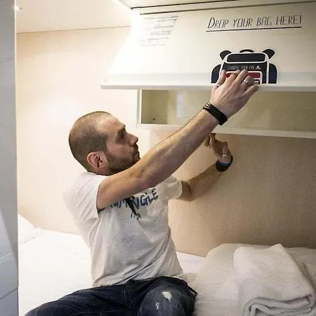 Hostel Ostelzzz Mediolan